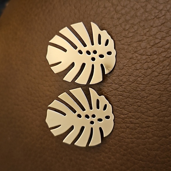 3/$30 Matte Goldtone Tropical Palm Leaf Post Earrings - Picture 2 of 3